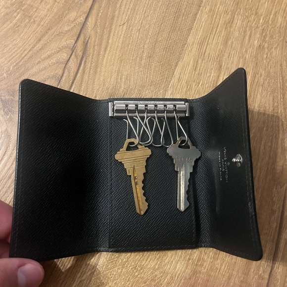 Louis Vuitton Key pouch ( Holds 6 keys ) - Picture 4 of 7